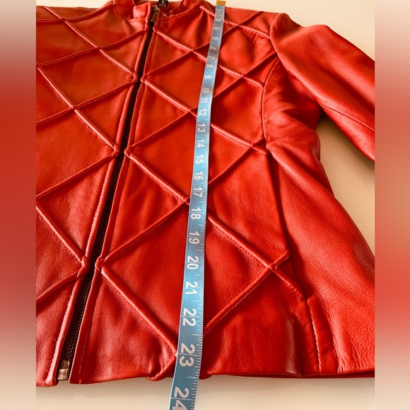 Red Luxurious Leather Cropped Zippered Jacket - Picture 12 of 15